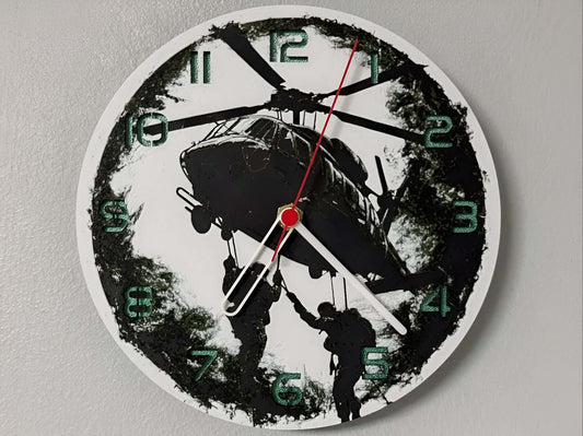 SpecOps Edition 3D Uhr von Veloria, inspiriert von Eliteeinheiten. Statement für Stärke 💪 und Stil 🕰 bei Gaming oder Büro!