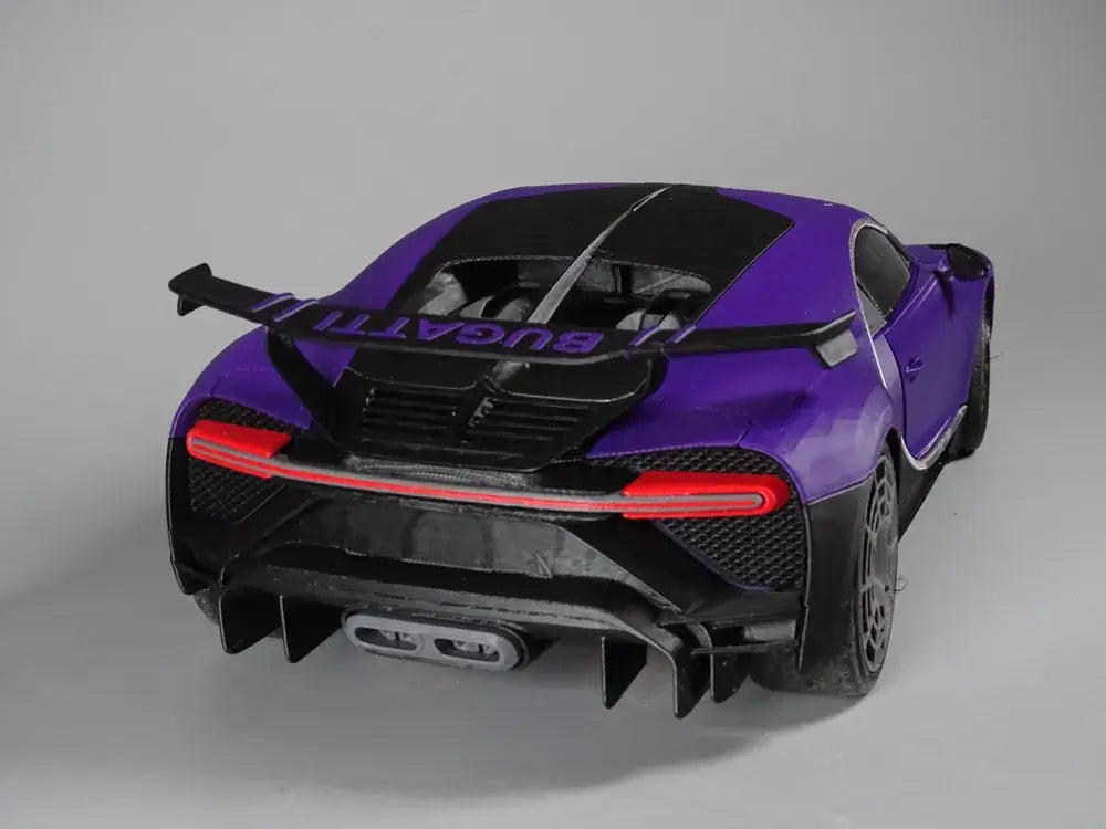 RC Bugatti Chiron Pur Sport Karosserie Show Edition in lila und schwarz, Rückansicht der ferngesteuerten Hypersportwagen-Karosserie.