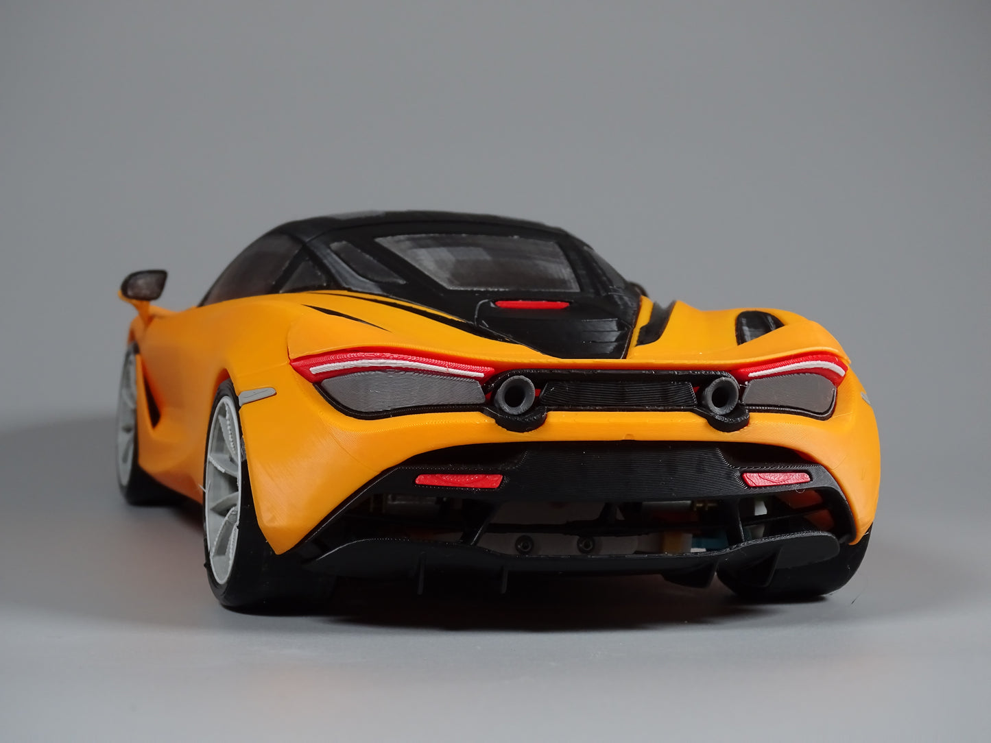 RC McLaren 720S Karosserie DRS Edition in leuchtendem Orange von hinten