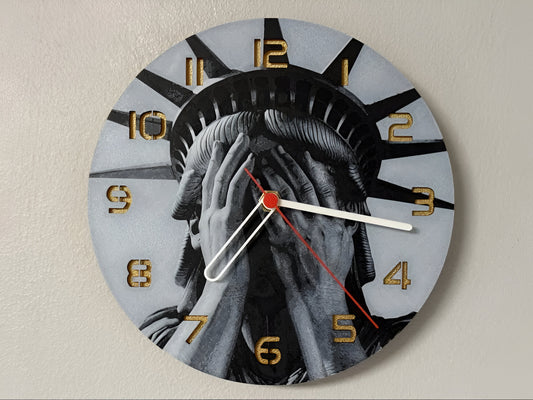 "Freiheitsstatue Edition Wanduhr 🕰️ mit Design der berühmten Statue 🗽, ideal für Fans von Geschichte und als symbolisches Geschenk 🎁 für Liebhaber der Freiheit."