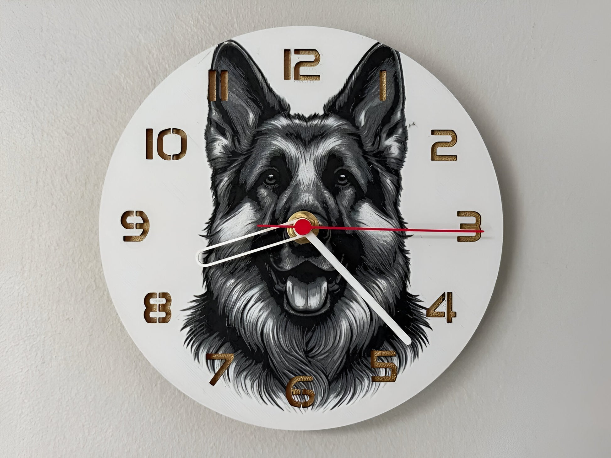 "German Shepherd Edition Wanduhr 🕰️ mit Design eines treuen Schäferhundes 🐕, ideal für Hundeliebhaber 🐾 und als einzigartiges Geschenk 🎁 für Fans dieser Rasse."