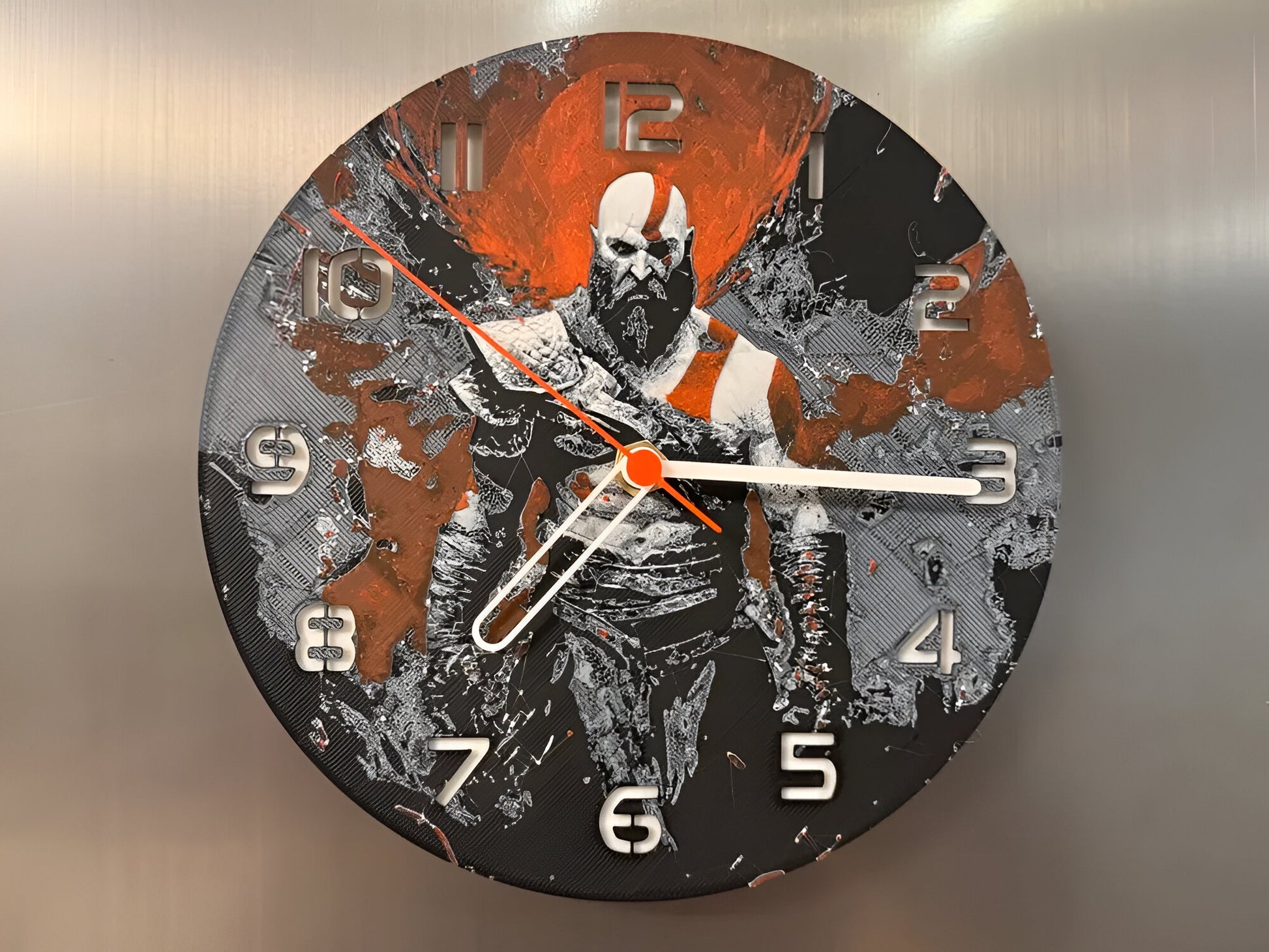 "God of War Edition Wanduhr 🕰️ im Design des epischen Spiels 🎮, perfekt für Fans von Kratos und Atreus und als kraftvolles Geschenk 🎁 für Liebhaber der Mythologie."