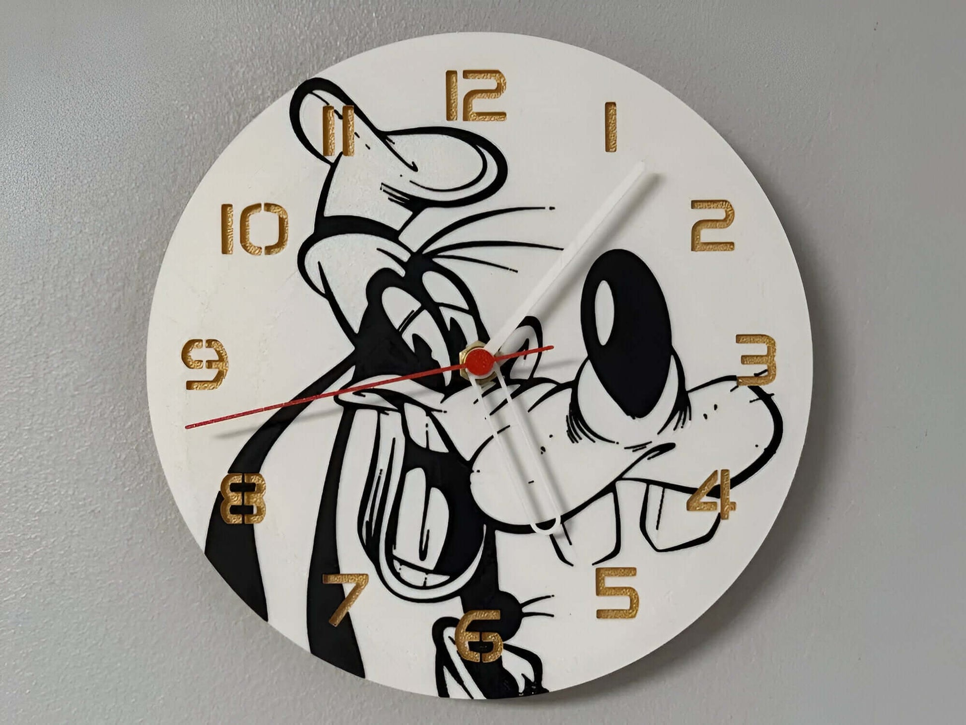 Leuchtende Goofy Glow Edition 3D Wanduhr mit LED-Effekt 🌟, Disney Motiv "Tollpatsch" für Kinderzimmer oder Game Room - Veloria