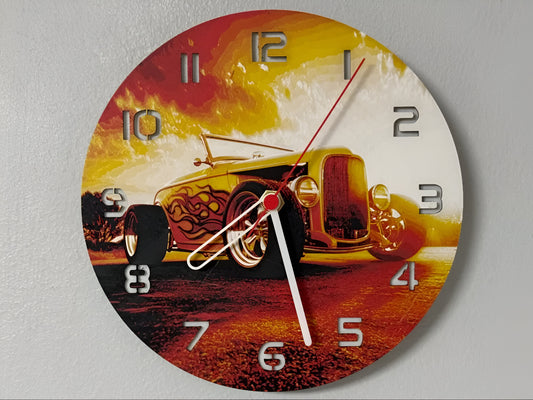 "Hotrod Edition Wanduhr 🕰️ im Design eines klassischen Hotrods 🚗, perfekt für Auto-Fans 🚙 und als kraftvolles Geschenk 🎁 für Liebhaber von Oldtimern."