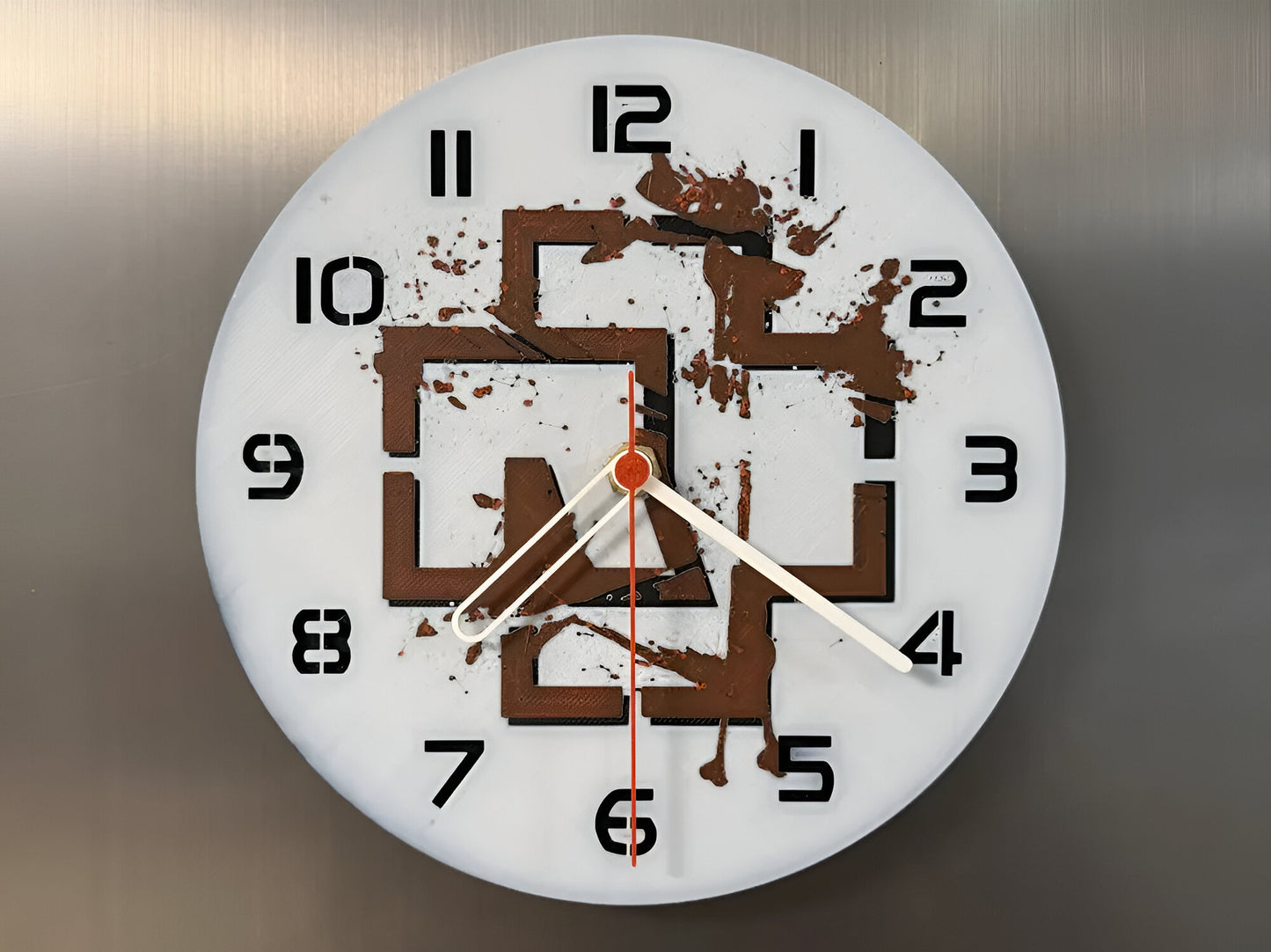 "Rammstein Edition Wanduhr 🕰️ im Design der legendären Metal-Band 🎤, perfekt für Rammstein-Fans und als kraftvolles Geschenk 🎁 für Liebhaber von Rockmusik."