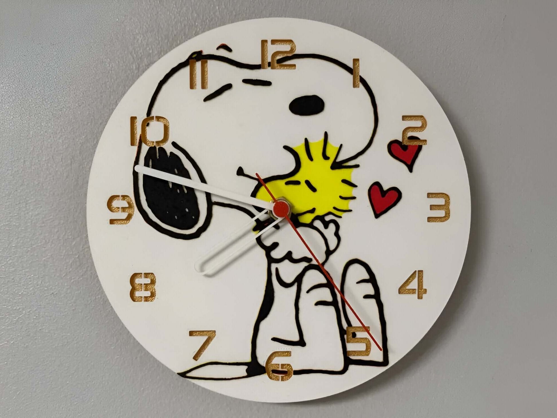 Snoopy Love Edition 3D Uhr mit ❤️ LED-Effekt, inspiriert von Peanuts, für romantische Deko - Veloria. Perfekt für Fans und Wohnzimmer✨.