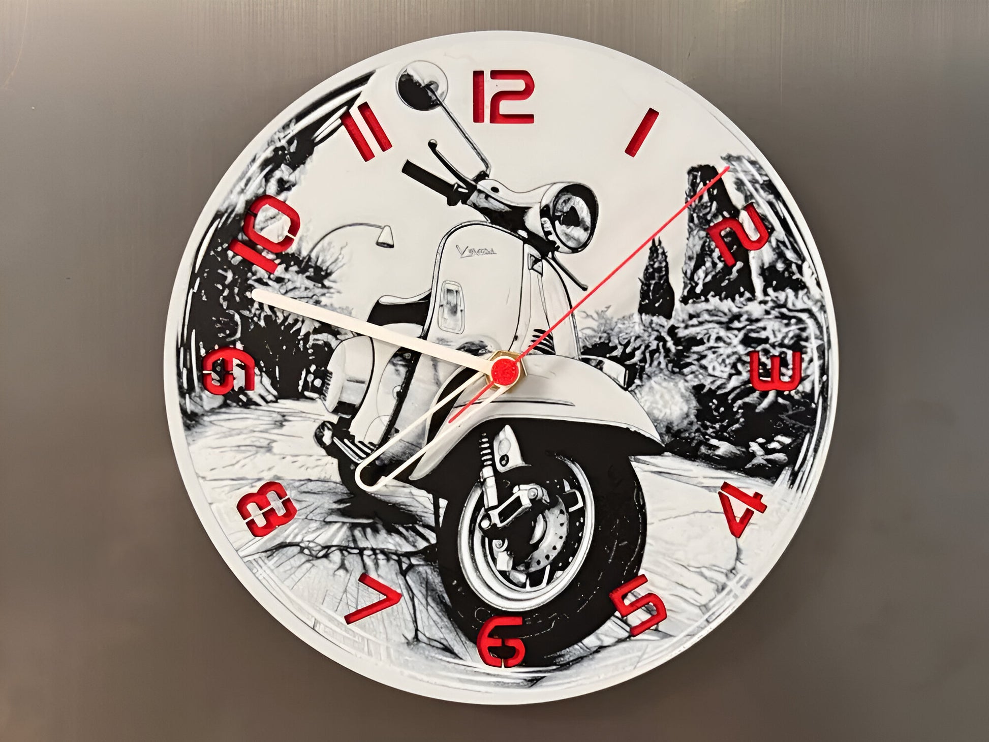"Vespa Edition Wanduhr 🕰️ im Design des ikonischen Scooters 🛵, perfekt für Vespa-Fans und als stilvolles Geschenk 🎁 für Liebhaber von Retro-Designs."
