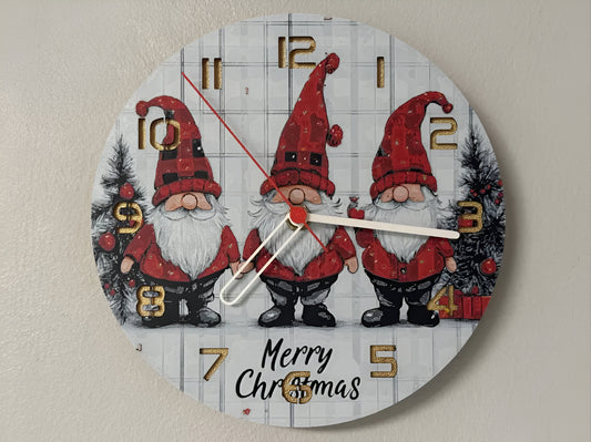 "Weihnachtszwerge Edition Wanduhr 🕰️ mit Design von fröhlichen Weihnachtszwergen 🎅, perfekt für Weihnachtsliebhaber 🎄 und als festliches Geschenk 🎁."
