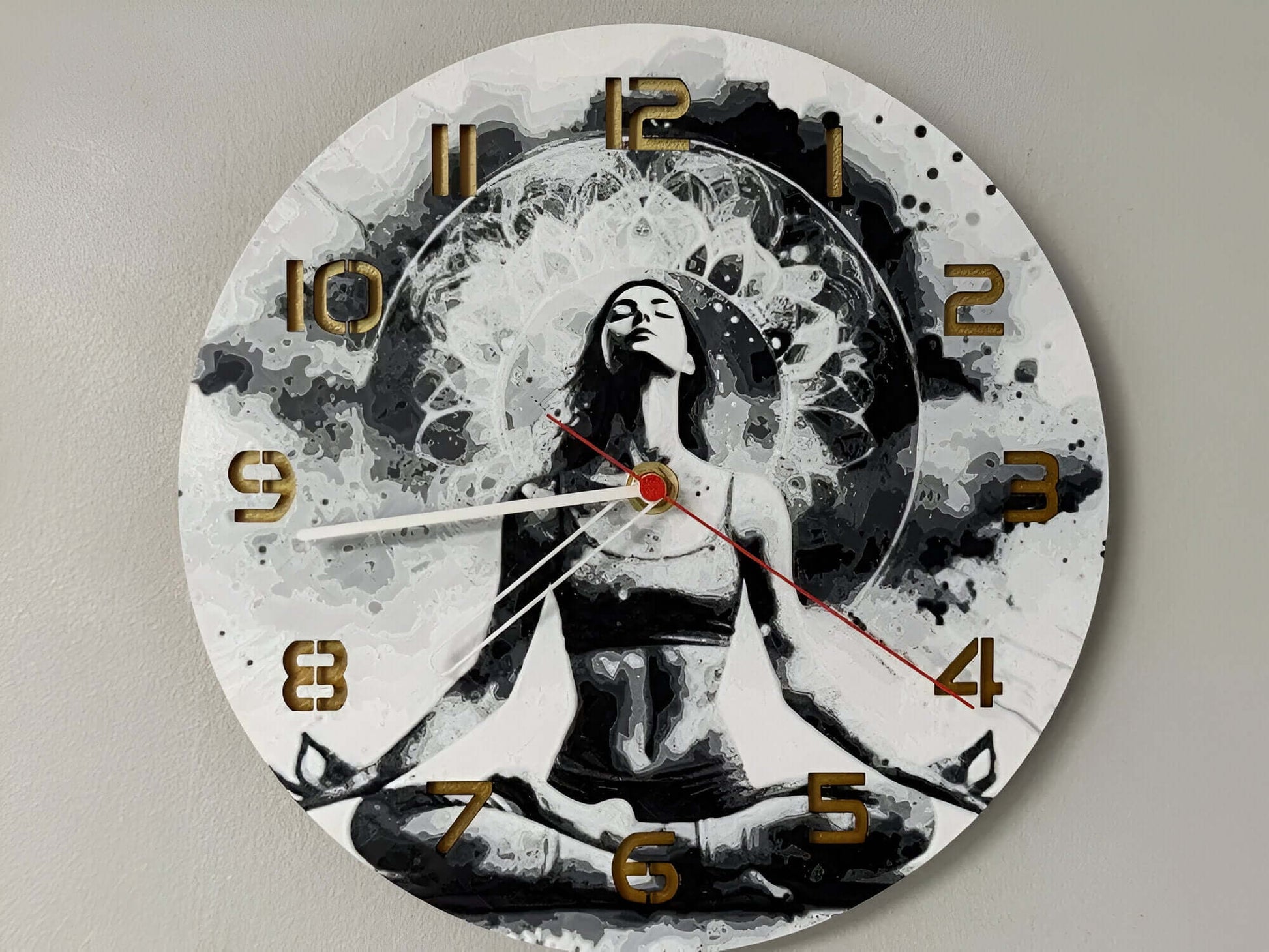 "ZenTime Edition Wanduhr 🕰️ mit symbolischem Zen-Design 🧘‍♂️, ideal für Meditation 🧘‍♀️ und Entspannung 😌, perfekt für Räume 🌿, die Ruhe 🕊️ und Balance ⚖️ fördern."