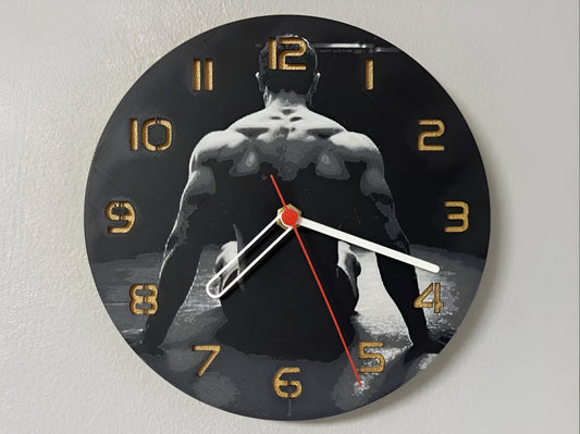 "Athletic Man Edition Wanduhr 🕰️ mit Design eines sportlichen Mannes 💪, ideal für Fitness-Fans 🏋️‍♂️ und als kraftvolles Geschenk 🎁 für Sportliebhaber."