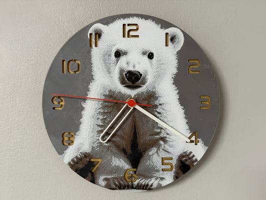 "Cute Polar Bear Edition Wanduhr 🕰️ mit Design eines niedlichen Eisbären 🐻‍❄️, perfekt für Tierliebhaber und als charmantes Geschenk 🎁 für Naturliebhaber."