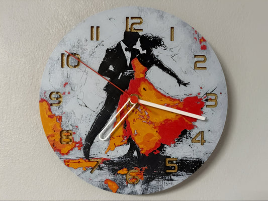 "Dancing Couple Edition Wanduhr 🕰️ mit Design eines tanzenden Paares 💃🕺, perfekt für Tanzliebhaber und als romantisches Geschenk 🎁 für Tanzfreunde."