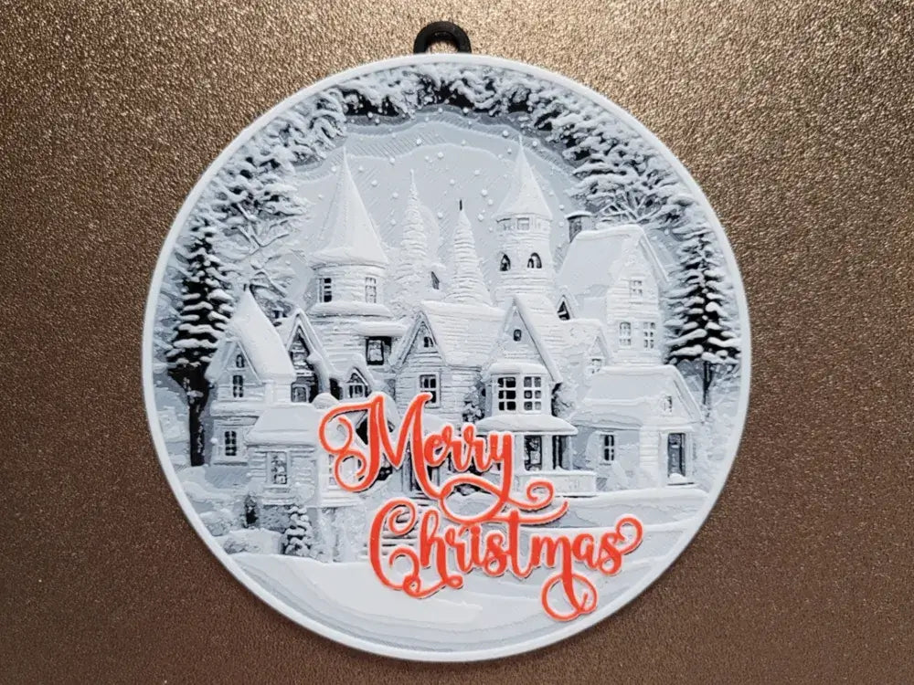 Weihnachtskugel 3D verschneites Dorf 120 mm, detailreiches Dekorationselement mit Schriftzug 'Merry Christmas' in einer verschneiten Landschaft.