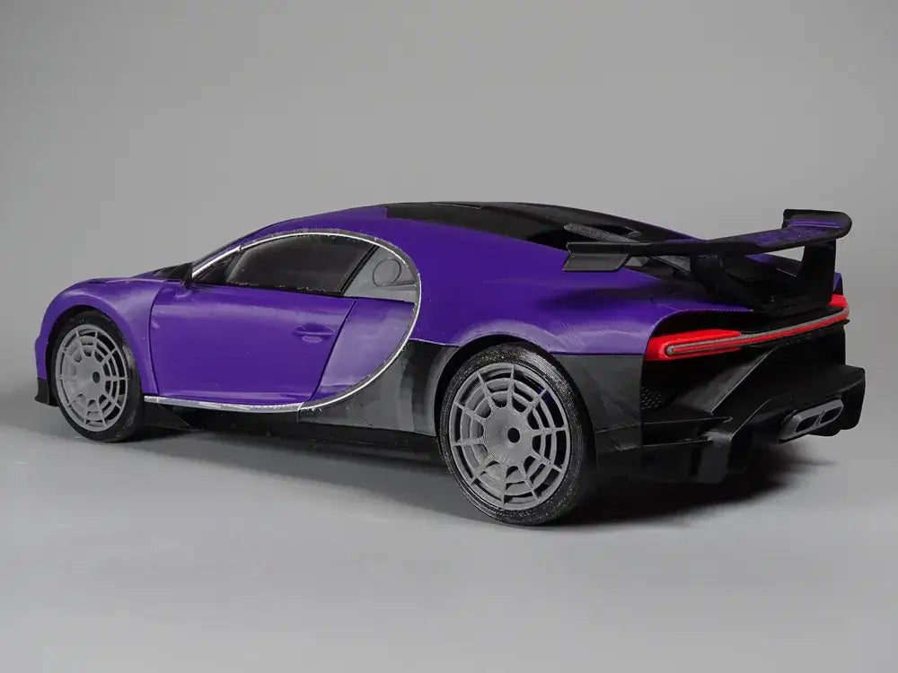 RC Bugatti Chiron Pur Sport Karosserie, lila, im Maßstab 1:12, Show Edition Modellauto in dynamischer Seitenansicht.